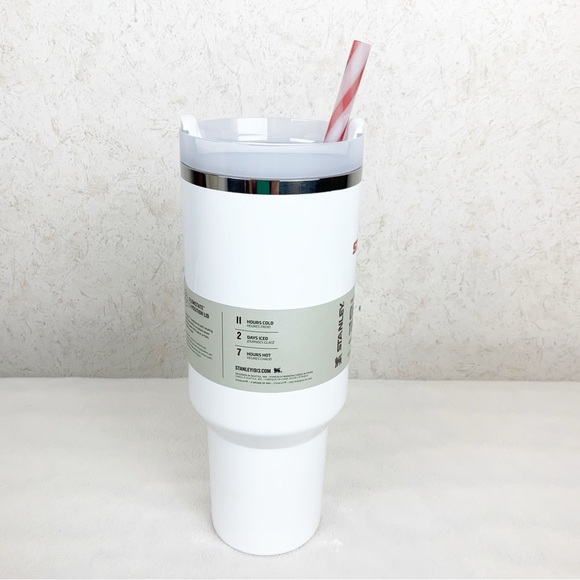 Stanley Limited Edition Holiday Mistletoe Twist Quencher 40 Oz White Peppermint - Picture 2 of 10